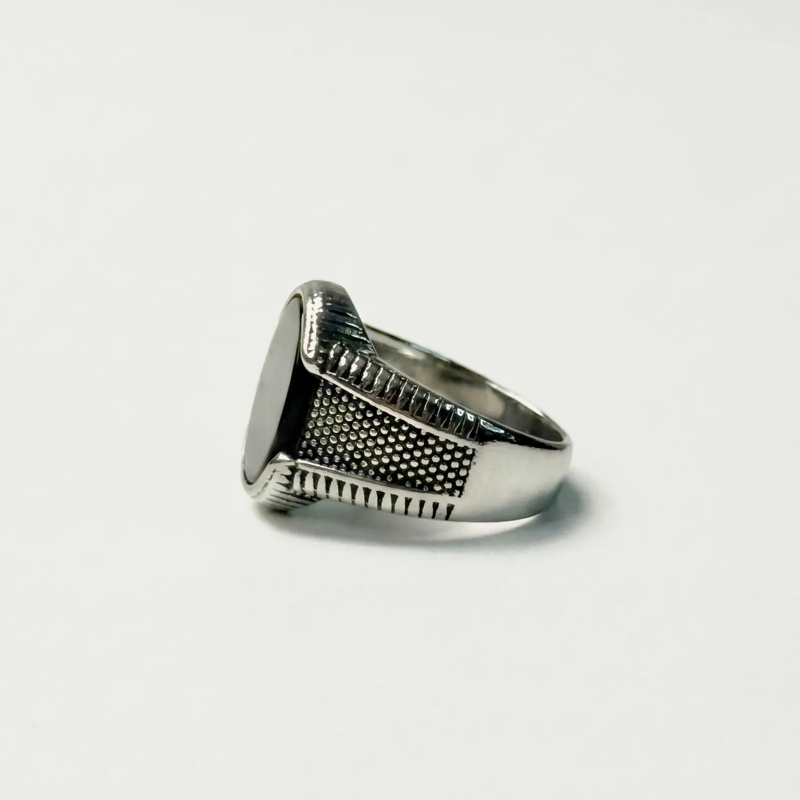 The Artisan Oval Signet - Image 2