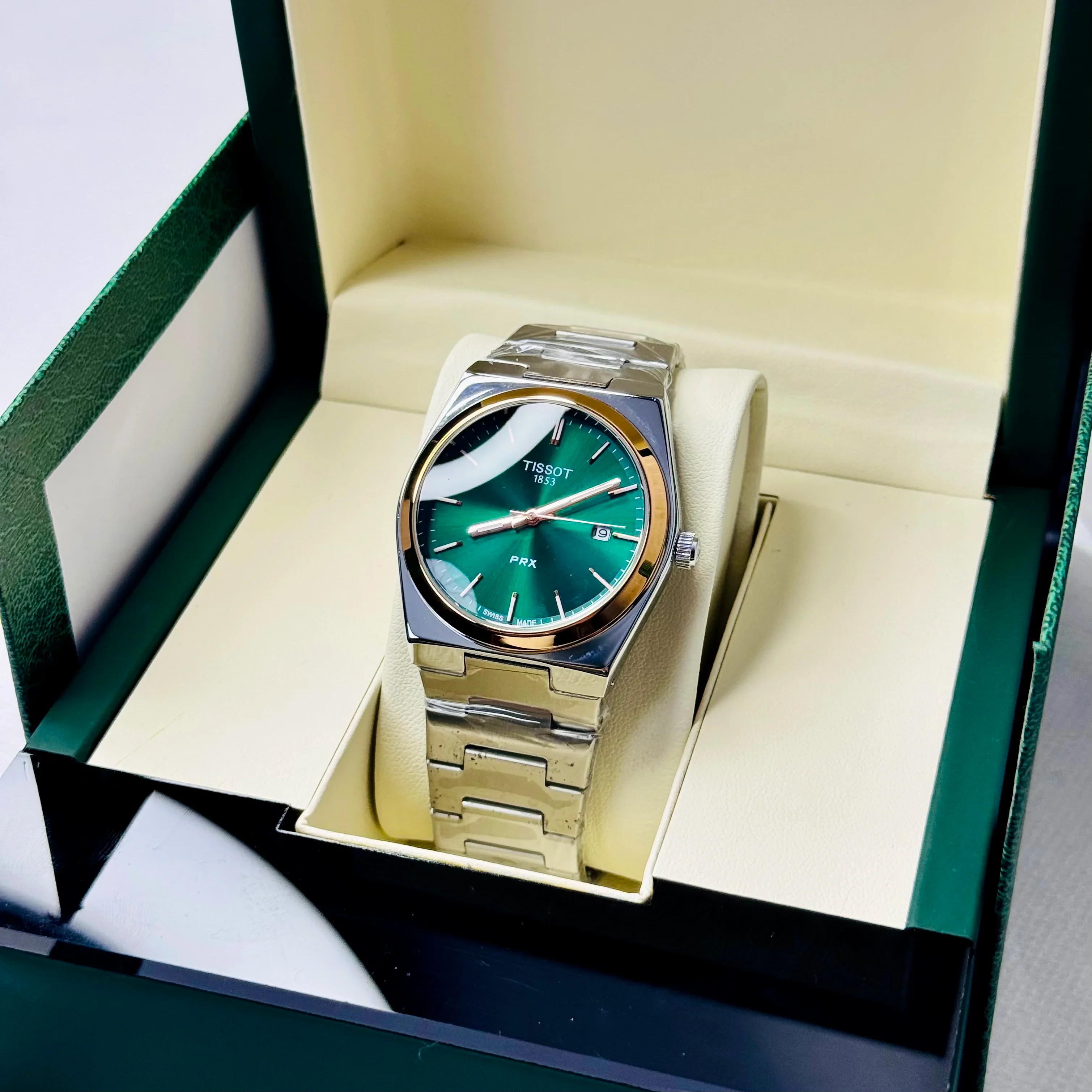ZEFIRO T-02 GOLD DIAL: The Ultimate Integrated Steel Sport Series - Image 7
